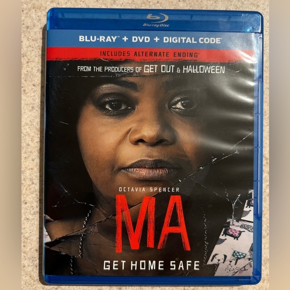 MA Blu-ray + DVD + Digital Code - Black and Red - Picture 1 of 3